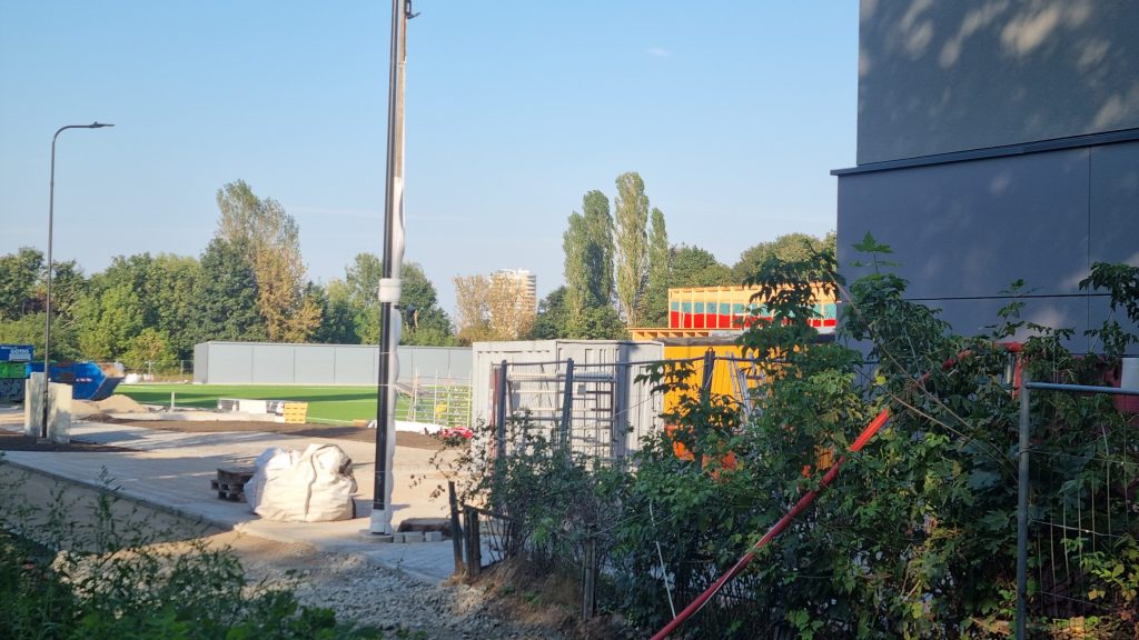 Žirmūnų gimnazijos sporto aikštynas (Žirmūnų g. 37) - Sporto aikštynas ar kortai - statybų nuotraukos