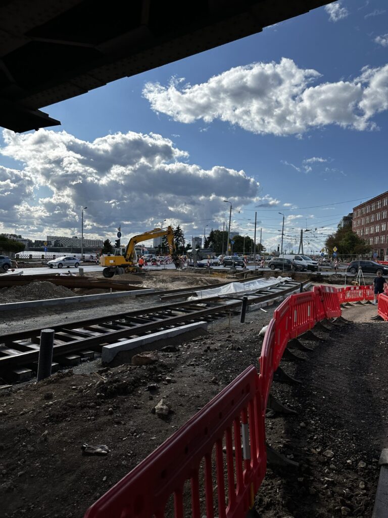 Ģenerāļa Radziņa krastmalas, 13. janvāra ielas un 11. novembra krastmalas krustojuma pārbūve (Ģenerāļa Radziņa krastmala, 13. janvāra iela, 11. novembra krastmala) - Kelias - statybų nuotraukos