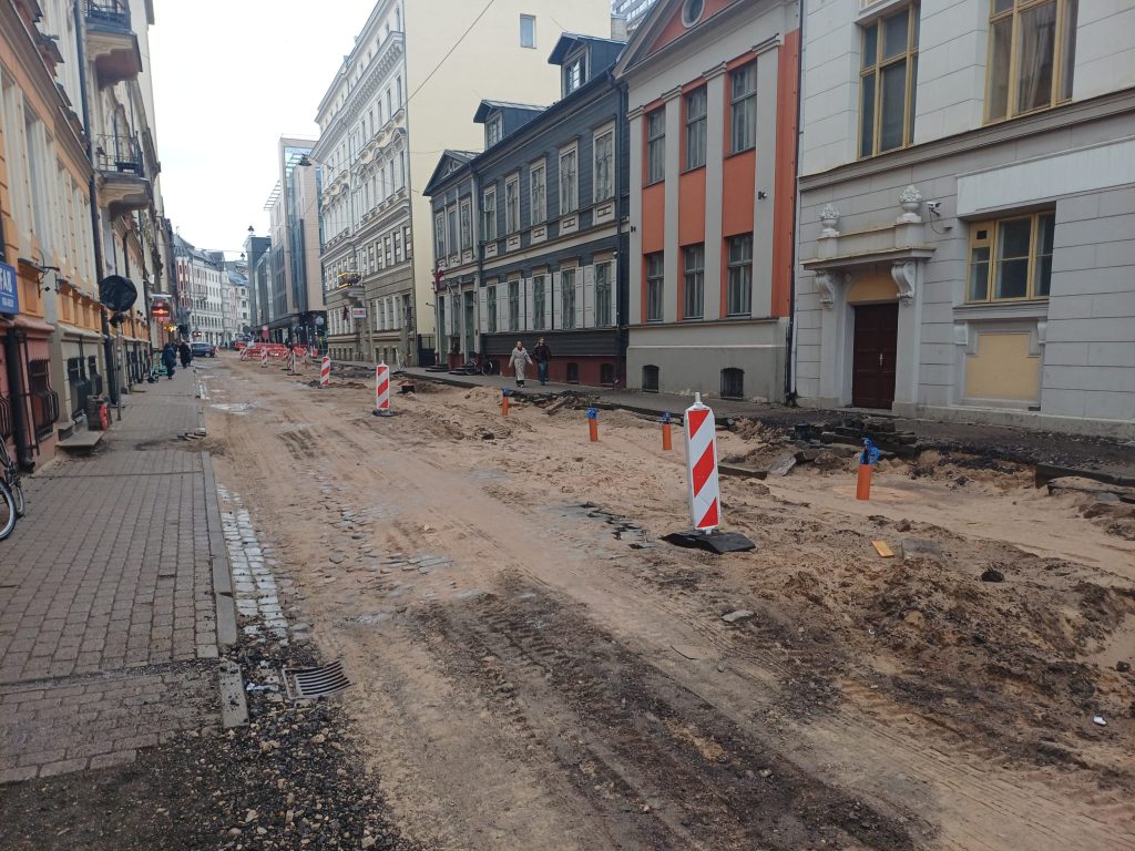 Velojoslu ierīkošana Dzirnavu ielas posmā no Tērbatas ielas līdz Skolas ielai (Dzirnavu iela) - Jalgrattatee - ehituse fotod