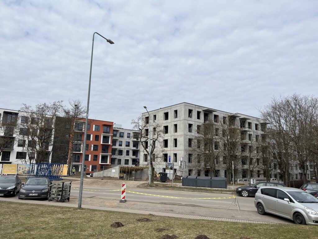 Karoliniškių namai 2 etapas (Sausio 13-osios g. 31) - Daugiabutis - statybų nuotraukos