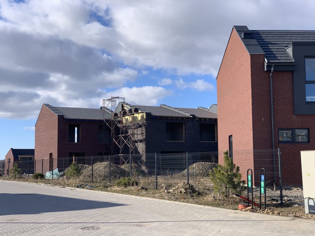 Bachmano Žemė (Vėluvos g. 1, 2, 3, 4 - 47, Eitkūnų g. 6, 6A, 8, 8A - 30, 30A, Tolminkiemio g. 1, 2, 3, 4 - 69) - Privātmāju kopienas, Rindu mājas - būvdarbu attēli