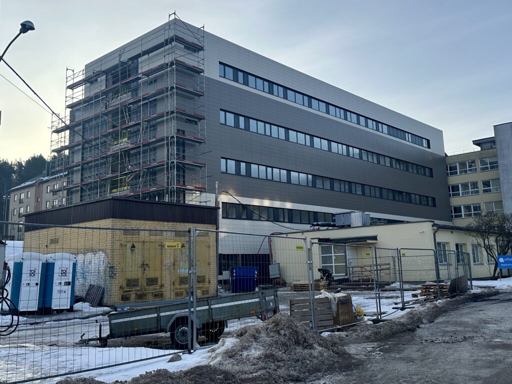 VšĮ Vilniaus miesto klinikinės ligoninės Operacinių, reanimacijos ir hemodializės priestatai (Antakalnio g. 57) - Haigla - ehituse fotod