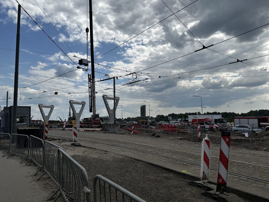 Ģenerāļa Radziņa krastmalas, 13. janvāra ielas un 11. novembra krastmalas krustojuma pārbūve (Ģenerāļa Radziņa krastmala, 13. janvāra iela, 11. novembra krastmala) - Kelias - statybų nuotraukos