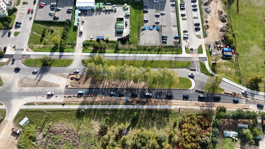 Pilaitės pr. ir Elbingo g. sankryža (Pilaitės pr.) - Jalgrattatee, Tänav - ehituse fotod