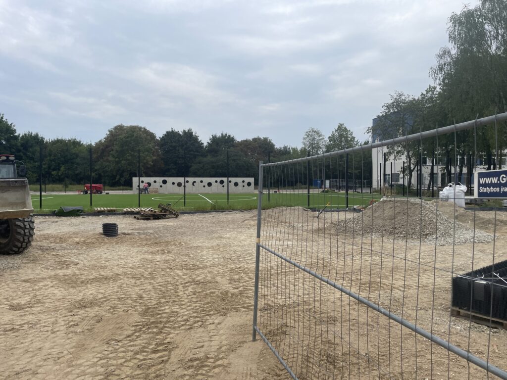 Kauno vaikų socializacijos centro aikštynas (Žeimenos g. 106) - Spordiväljak - ehituse fotod