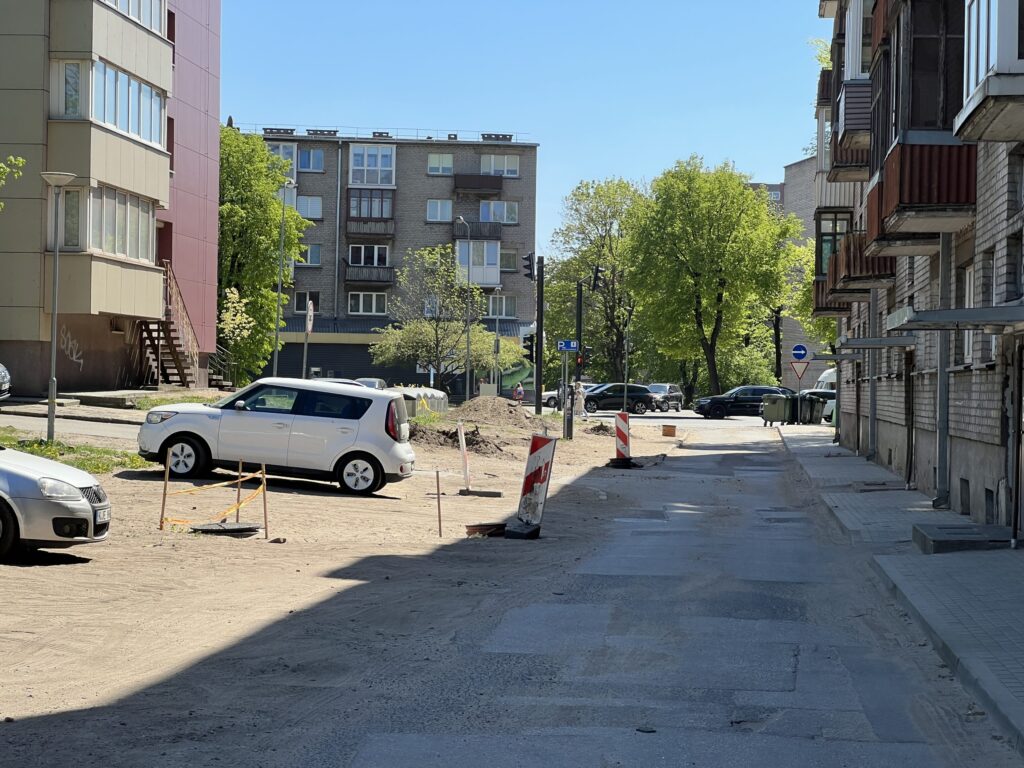 Kiemų sutvarkymas (J. Janonio g. 26, 28, Malūnininkų g. 2, Švyturio g. 8, 10, Smilties Pylimo g. 3, Sportininkų g. 5, 9) - Pedestrian path, Street - construction photos