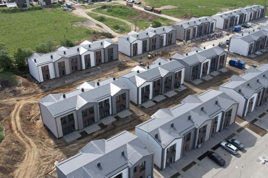 Kotedžai Kalnėnuose (Savičiūnų g.) 4 etapas (Savičiūnų g. 35C, 35D, 37A) - Row housing - construction photos