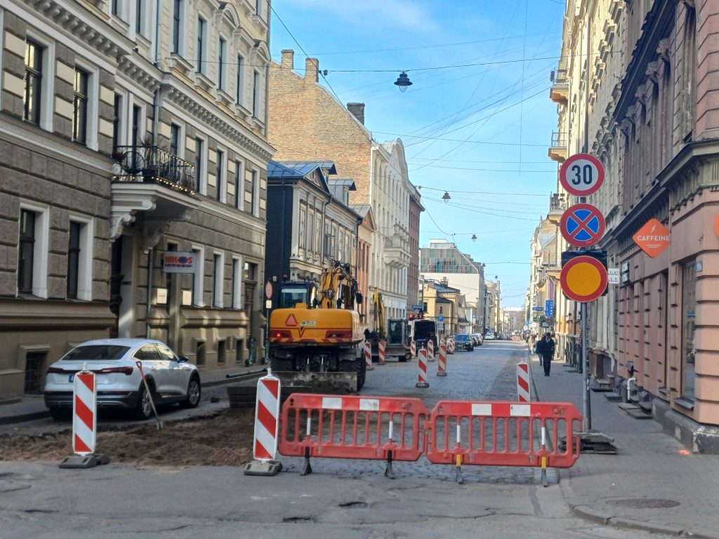 Velojoslu ierīkošana Dzirnavu ielas posmā no Tērbatas ielas līdz Skolas ielai (Dzirnavu iela) - Velosipēdu ceļš - būvdarbu attēli