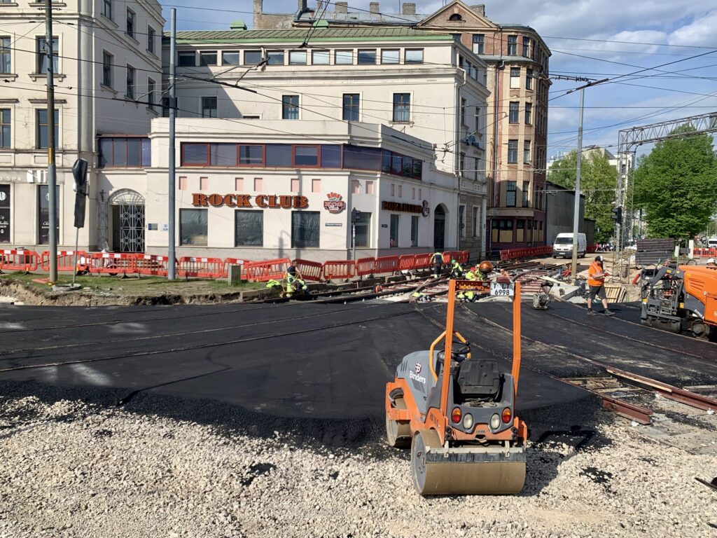Ģenerāļa Radziņa krastmalas, 13. janvāra ielas un 11. novembra krastmalas krustojuma pārbūve (Ģenerāļa Radziņa krastmala, 13. janvāra iela, 11. novembra krastmala) - Kelias - statybų nuotraukos