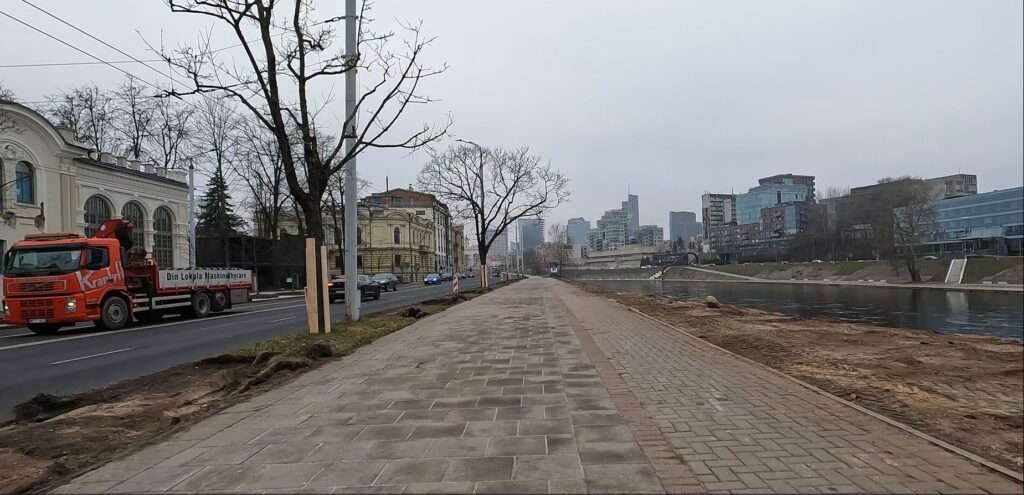 Neries kairiosios krantinės 2 etapas (Žygimantų g., Arsenalo g.) - Dviračių takas, Pakrantė - statybų nuotraukos