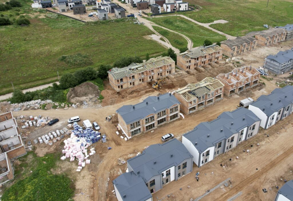 Kotedžai Kalnėnuose (Savičiūnų g.) 4 etapas (Savičiūnų g. 35C, 35D, 37A) - Row housing - construction photos