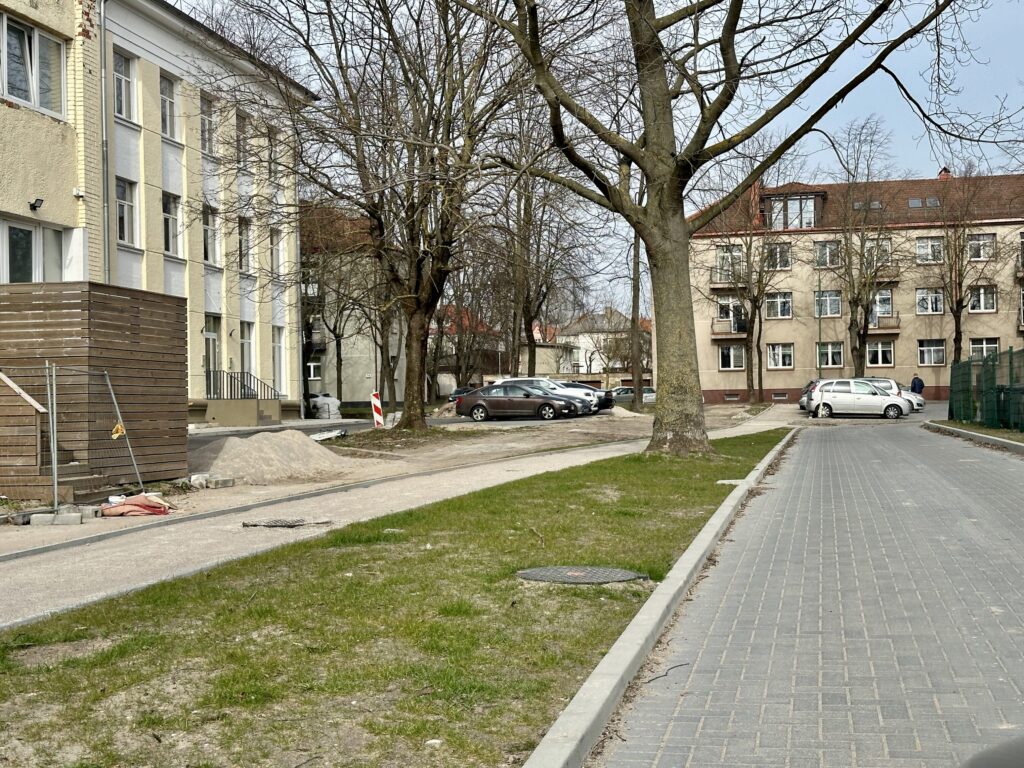 Kiemų sutvarkymas (J. Janonio g. 26, 28, Malūnininkų g. 2, Švyturio g. 8, 10, Smilties Pylimo g. 3, Sportininkų g. 5, 9) - Pedestrian path, Street - construction photos