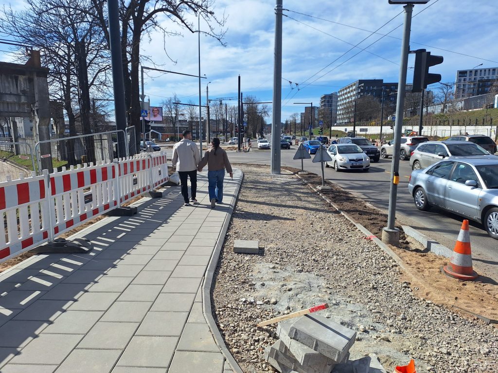 Kareivių g. tarp Verkių ir Žirmūnų g. remontas (Kareivių g.) - Jalgrattatee, Tänav - ehituse fotod