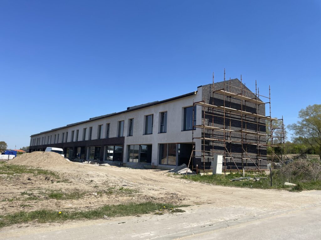 Medeinos g. namai (Medeinos g. 1) - Sublokuoti namai - statybų nuotraukos