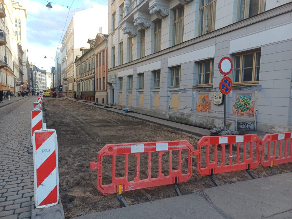 Velojoslu ierīkošana Dzirnavu ielas posmā no Tērbatas ielas līdz Skolas ielai (Dzirnavu iela) - Velosipēdu ceļš - būvdarbu attēli