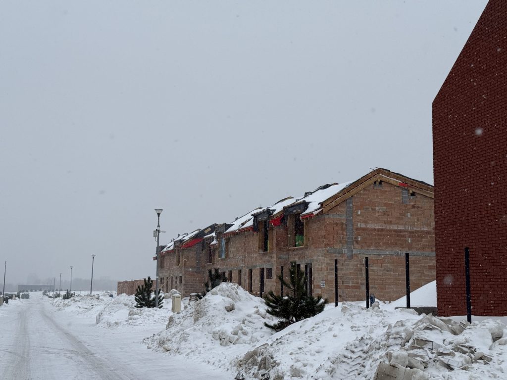 Bachmano Žemė (Vėluvos g. 1, 2, 3, 4 - 47, Eitkūnų g. 6, 6A, 8, 8A - 30, 30A, Tolminkiemio g. 1, 2, 3, 4 - 69) - Privātmāju kopienas, Rindu mājas - būvdarbu attēli