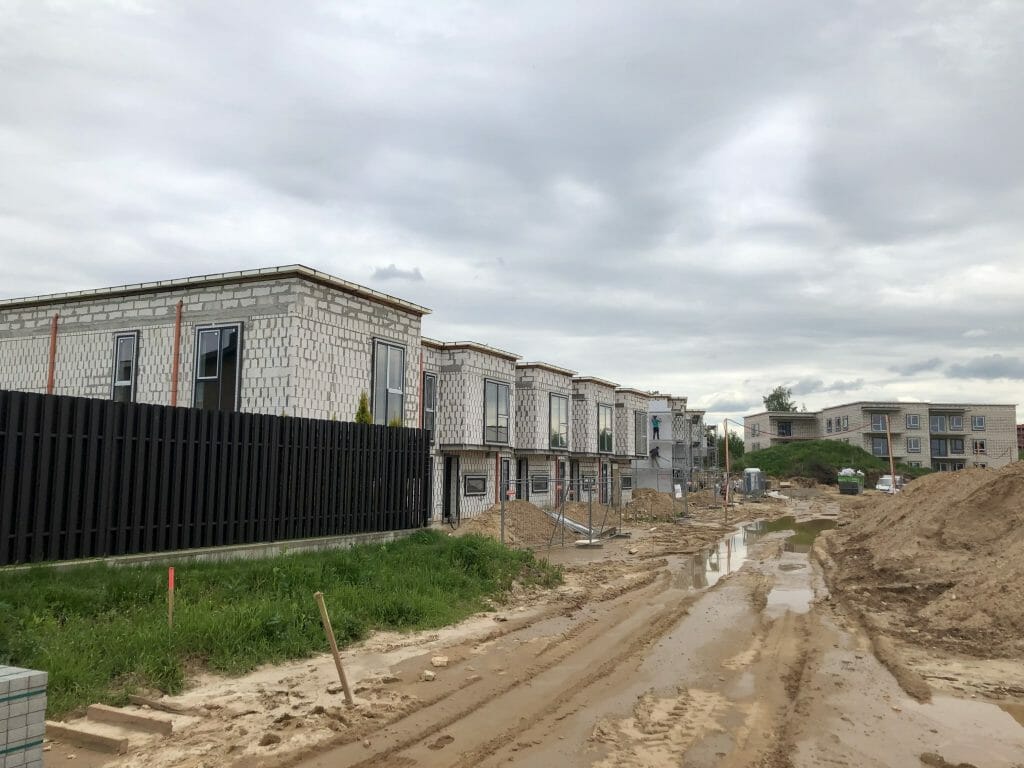 Pilaitės namai (Tilžės g. 47, 53, 55, 57, 59, 60, 61, 63, 65, 67, Gumbinės g. 8, 12, 14, Virbalio g. 4, Tolminkiemio g. 50) - Rindu mājas - būvdarbu attēli