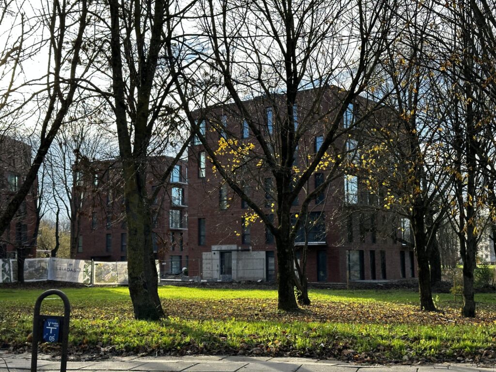 Parko pakrantė (14, 16, 18 namai) (Mokyklos g. 18A) - Daudzdzīvokļu nams - būvdarbu attēli