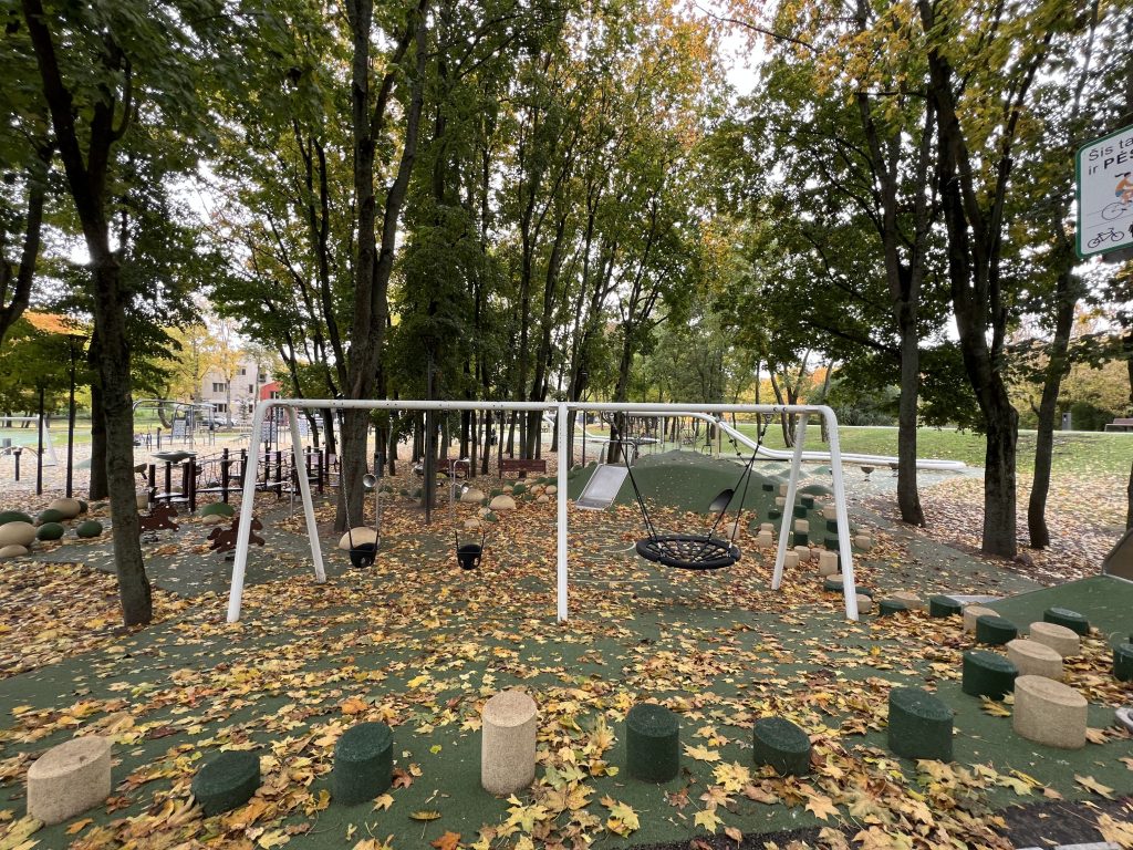 Vaikų žaidimo aikštelė Santakos parke (Prieplaukos krant.) - Sports field or court - construction photos