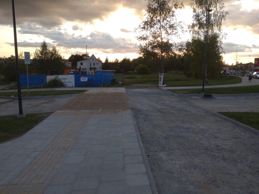 Pilaitės pr. ir Elbingo g. sankryža (Pilaitės pr.) - Jalgrattatee, Tänav - ehituse fotod