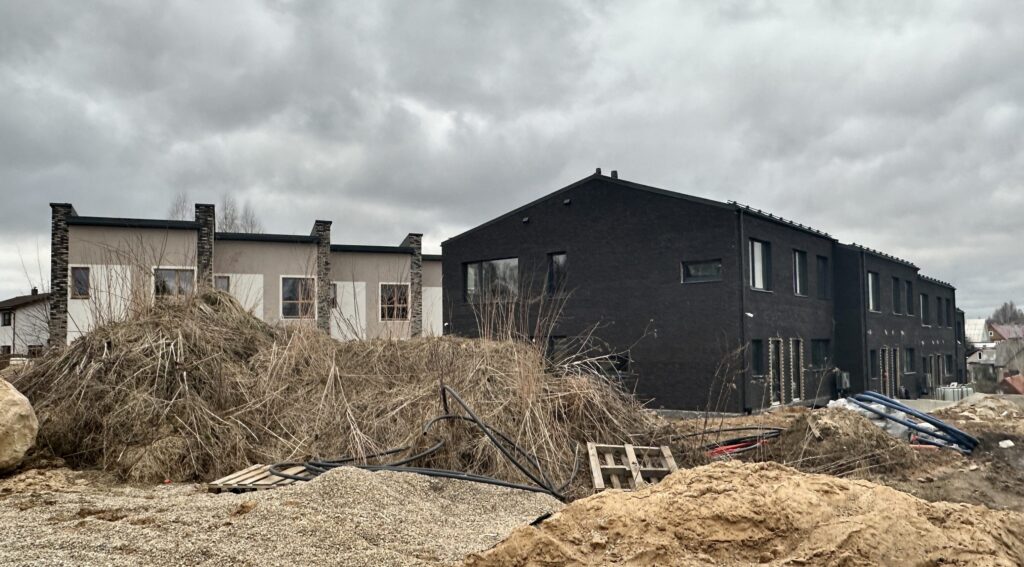 Kalno butai (Migūnų g. 17) - Row housing - construction photos