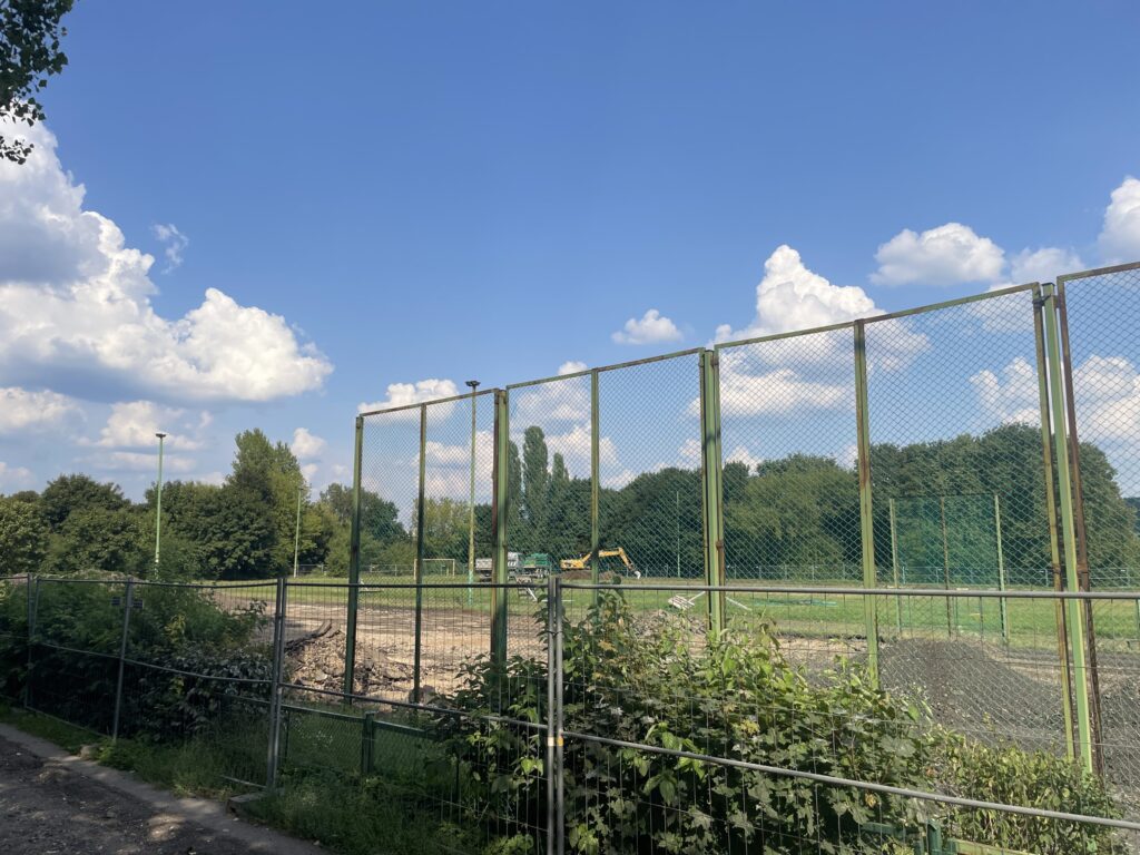 Žirmūnų gimnazijos sporto aikštynas (Žirmūnų g. 37) - Sporto aikštynas ar kortai - statybų nuotraukos
