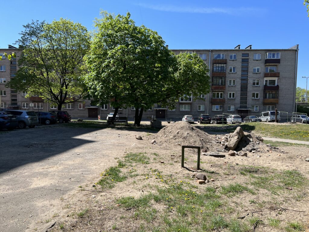 Kiemų sutvarkymas (J. Janonio g. 26, 28, Malūnininkų g. 2, Švyturio g. 8, 10, Smilties Pylimo g. 3, Sportininkų g. 5, 9) - Pedestrian path, Street - construction photos