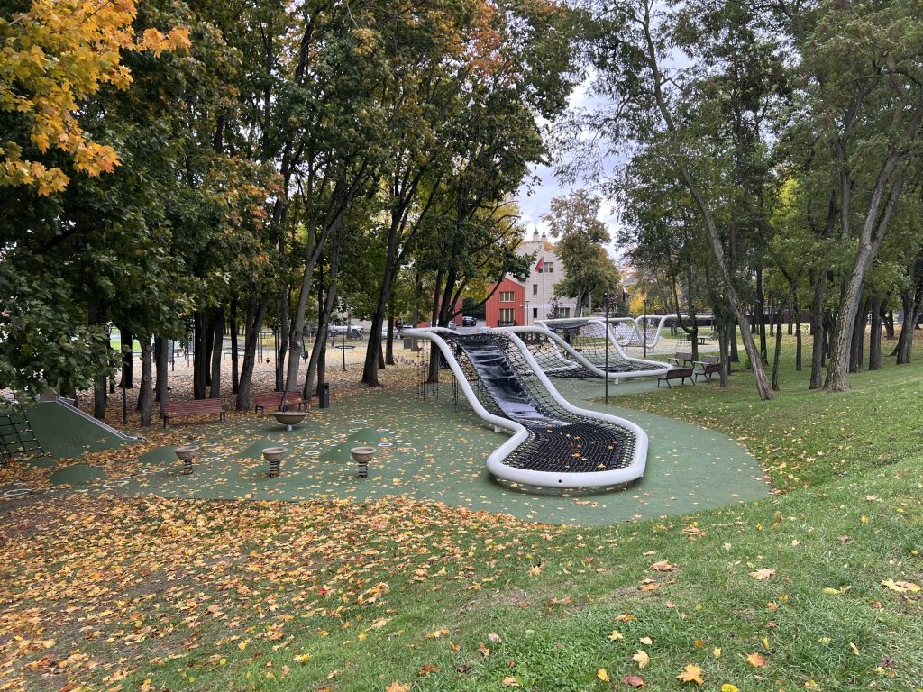 Vaikų žaidimo aikštelė Santakos parke (Prieplaukos krant.) - Sports field or court - construction photos