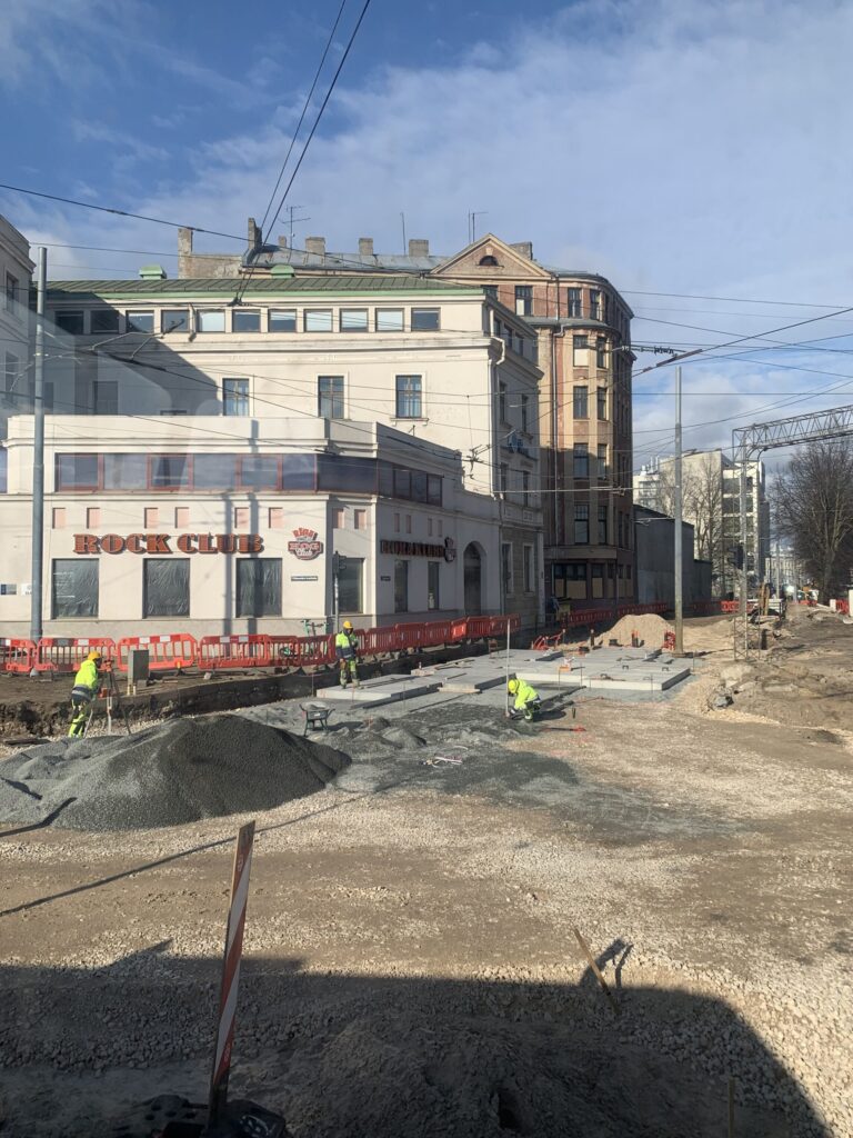 Ģenerāļa Radziņa krastmalas, 13. janvāra ielas un 11. novembra krastmalas krustojuma pārbūve (Ģenerāļa Radziņa krastmala, 13. janvāra iela, 11. novembra krastmala) - Kelias - statybų nuotraukos