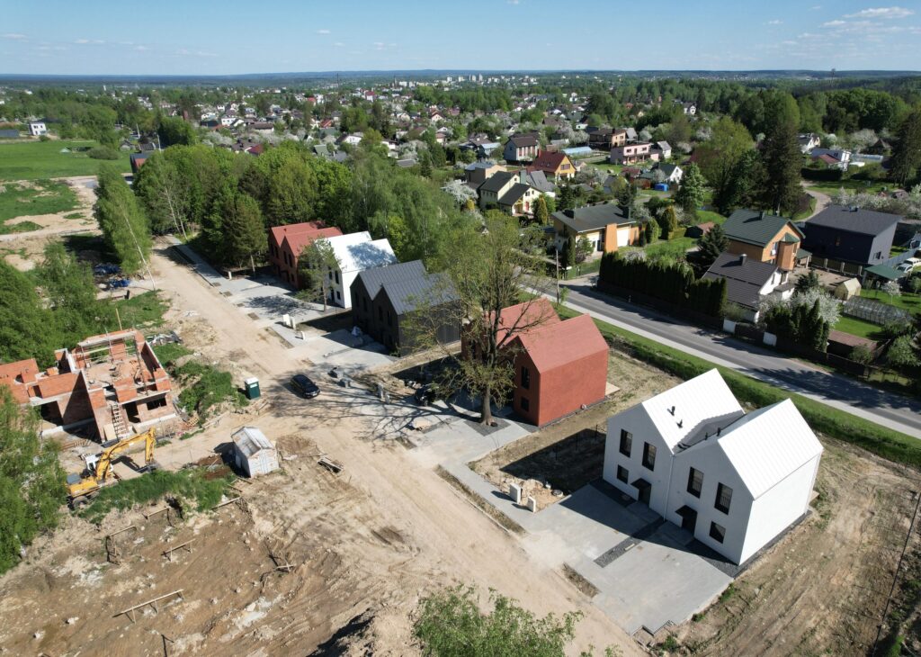 Ąžuolo kvartalas 1 etapas (Bernotų g. 1, Bernotų g. 17, Lavoriškių g. 1, Karmazinų g. 2) - Row housing - construction photos