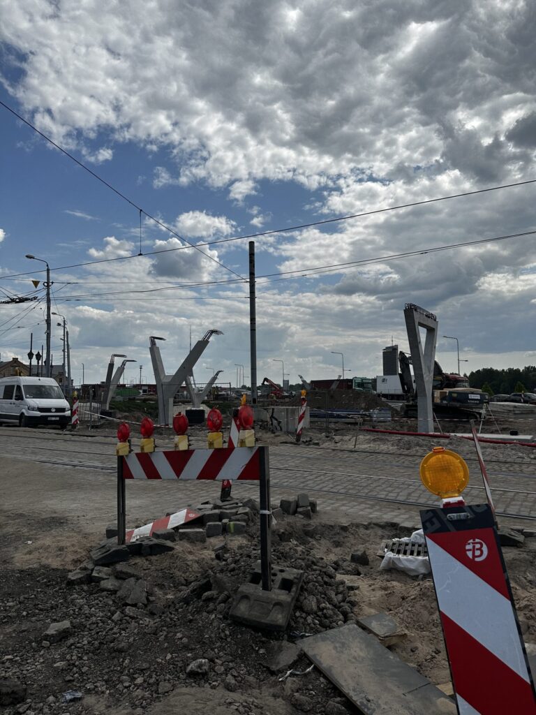 Ģenerāļa Radziņa krastmalas, 13. janvāra ielas un 11. novembra krastmalas krustojuma pārbūve (Ģenerāļa Radziņa krastmala, 13. janvāra iela, 11. novembra krastmala) - Kelias - statybų nuotraukos