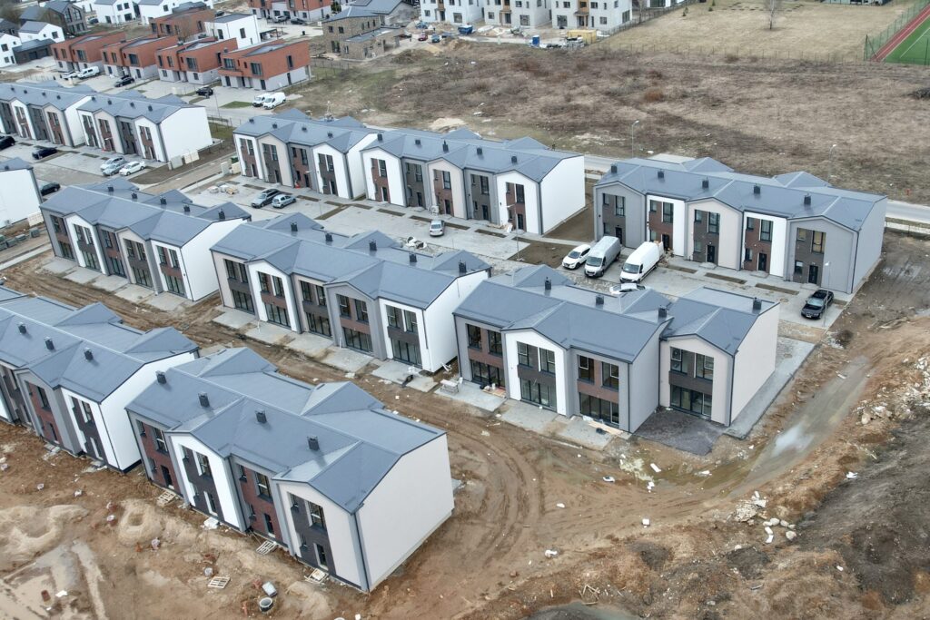 Kotedžai Kalnėnuose (Savičiūnų g.) 2 etapas (Savičiūnų g. 35A, 35B) - Row housing - construction photos