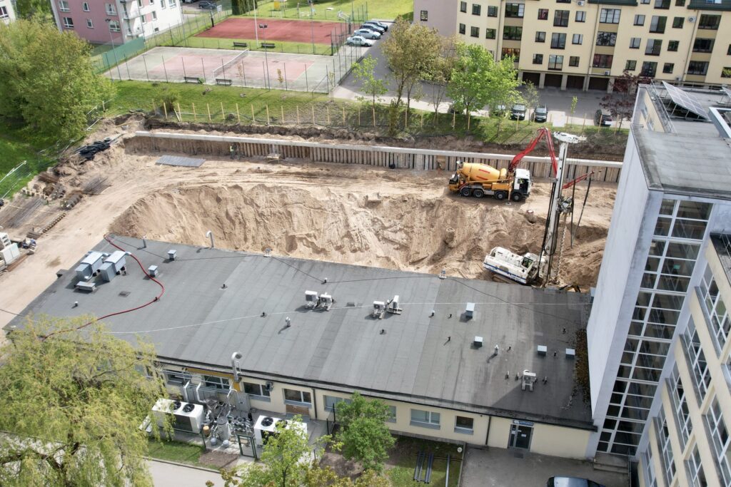 VšĮ Vilniaus miesto klinikinės ligoninės Operacinių, reanimacijos ir hemodializės priestatai (Antakalnio g. 57) - Haigla - ehituse fotod