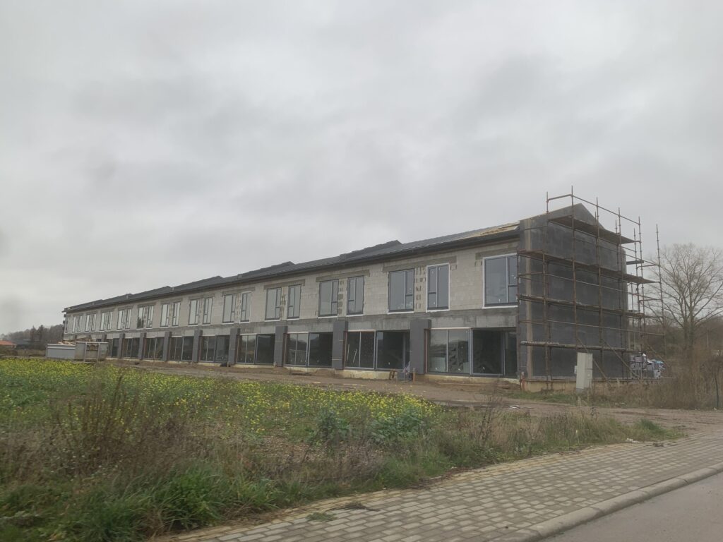 Medeinos g. namai (Medeinos g. 1) - Sublokuoti namai - statybų nuotraukos