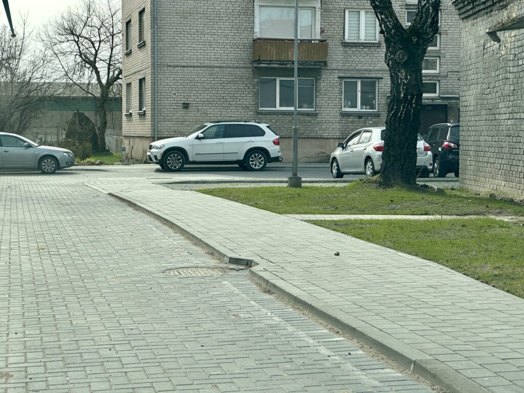 Kiemų sutvarkymas (J. Janonio g. 26, 28, Malūnininkų g. 2, Švyturio g. 8, 10, Smilties Pylimo g. 3, Sportininkų g. 5, 9) - Pedestrian path, Street - construction photos