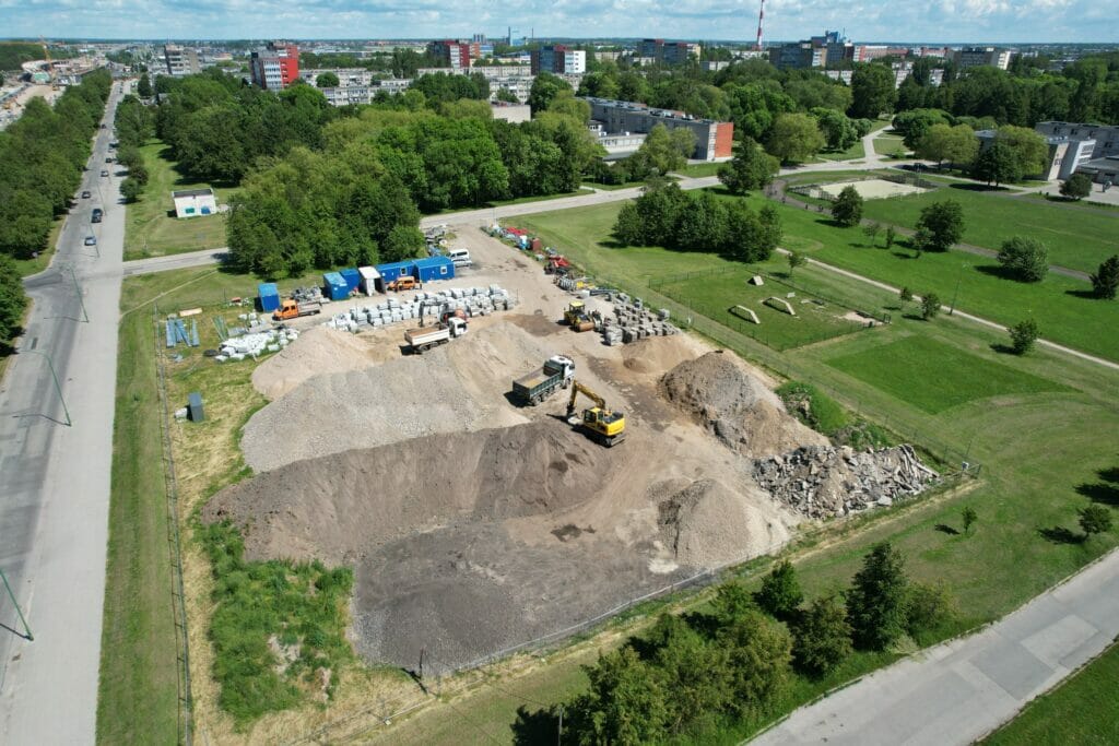 Dengtas futbolo maniežas (Baltijos pr. 51) - Sports arena - construction photos