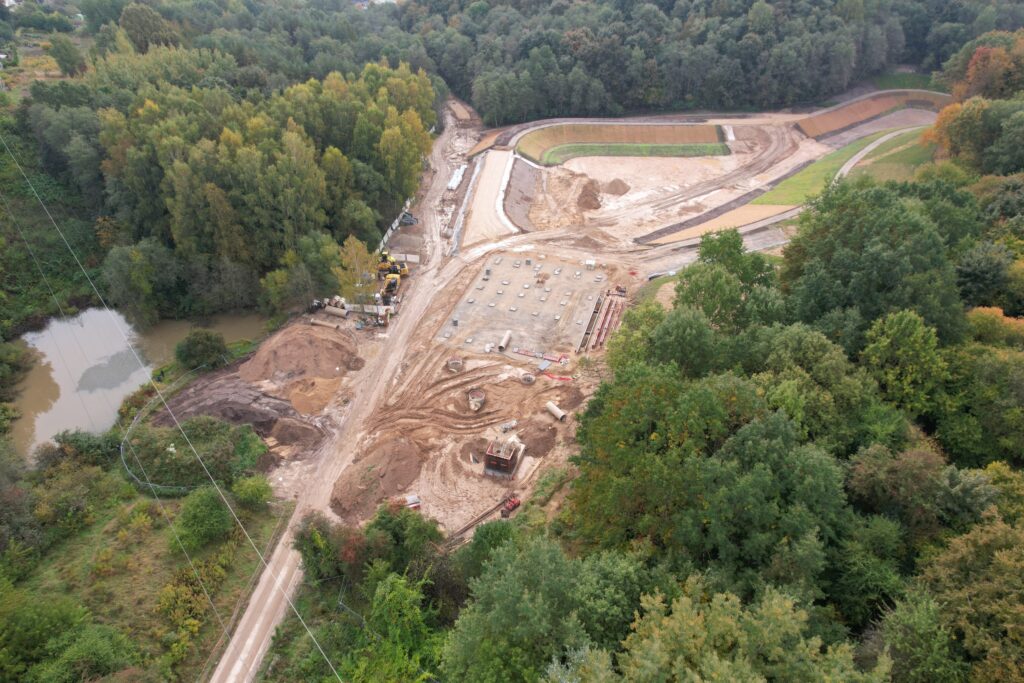 Paviršiniai nuotekų tinklai, valykla ir kaupykla Ozo g. (Šiaurinė, Ukmergės, Ozo, Miglos, Paribio, Lūšių, Elnių g.) - Izplatīšanas tīkls, Parks - būvdarbu attēli