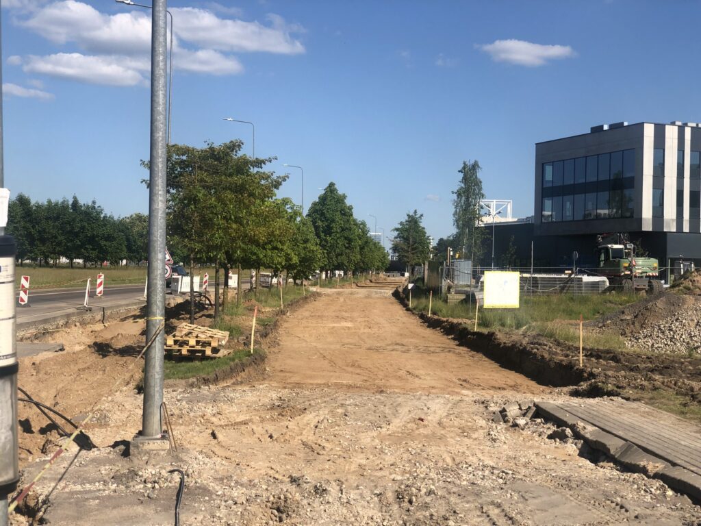 Pilaitės pr. atkarpa nuo Įsruties g. iki Papilėnų g. (Pilaitės pr.) - Velosipēdu ceļš, Iela - būvdarbu attēli