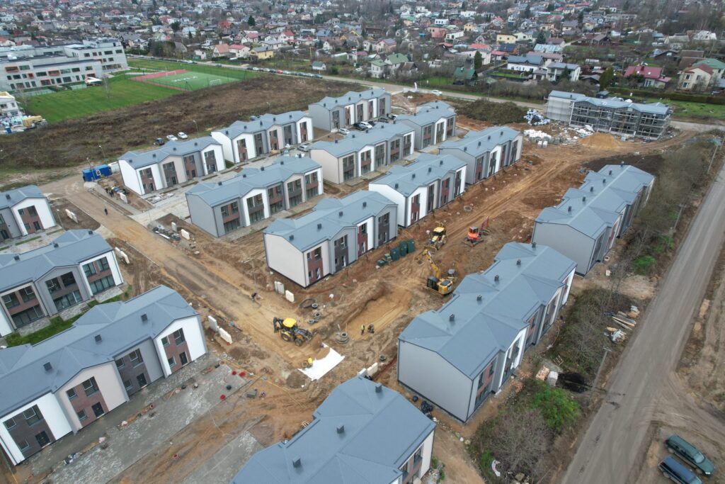 Kotedžai Kalnėnuose (Savičiūnų g.) 4 etapas (Savičiūnų g. 35C, 35D, 37A) - Row housing - construction photos