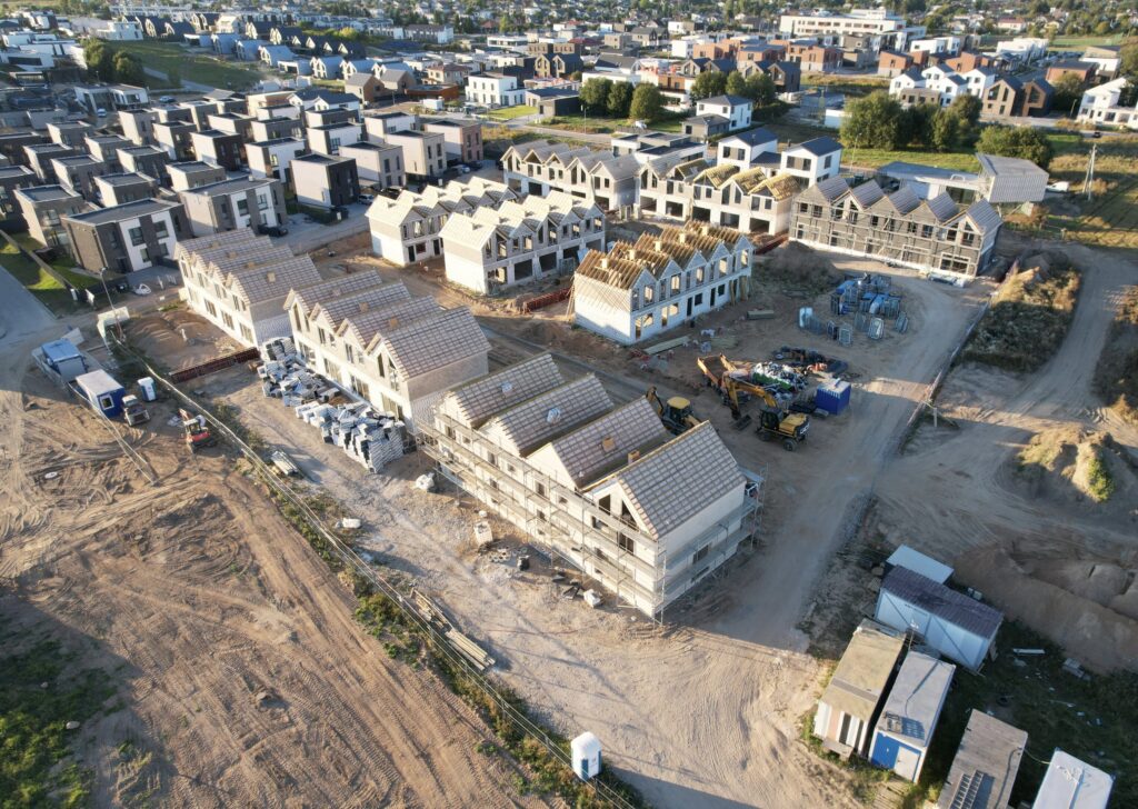 Sveiki! Kalnėnuose (Lyvių g. 53) - Sublokuoti namai - statybų nuotraukos