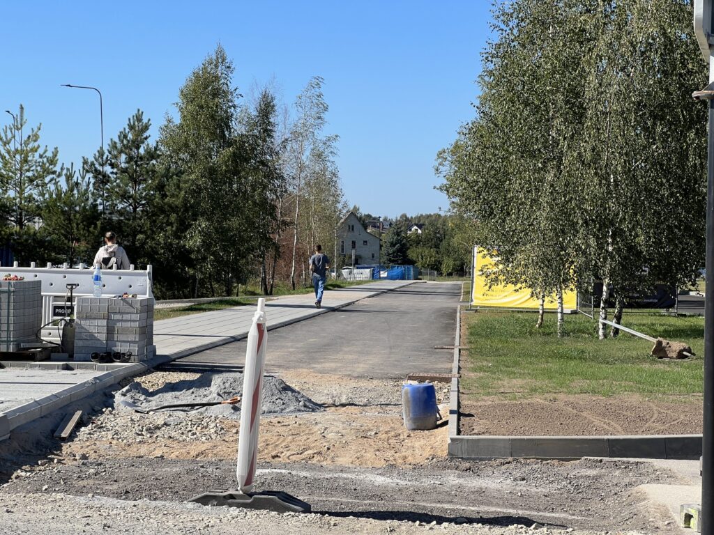 Pilaitės pr. ir Elbingo g. sankryža (Pilaitės pr.) - Jalgrattatee, Tänav - ehituse fotod