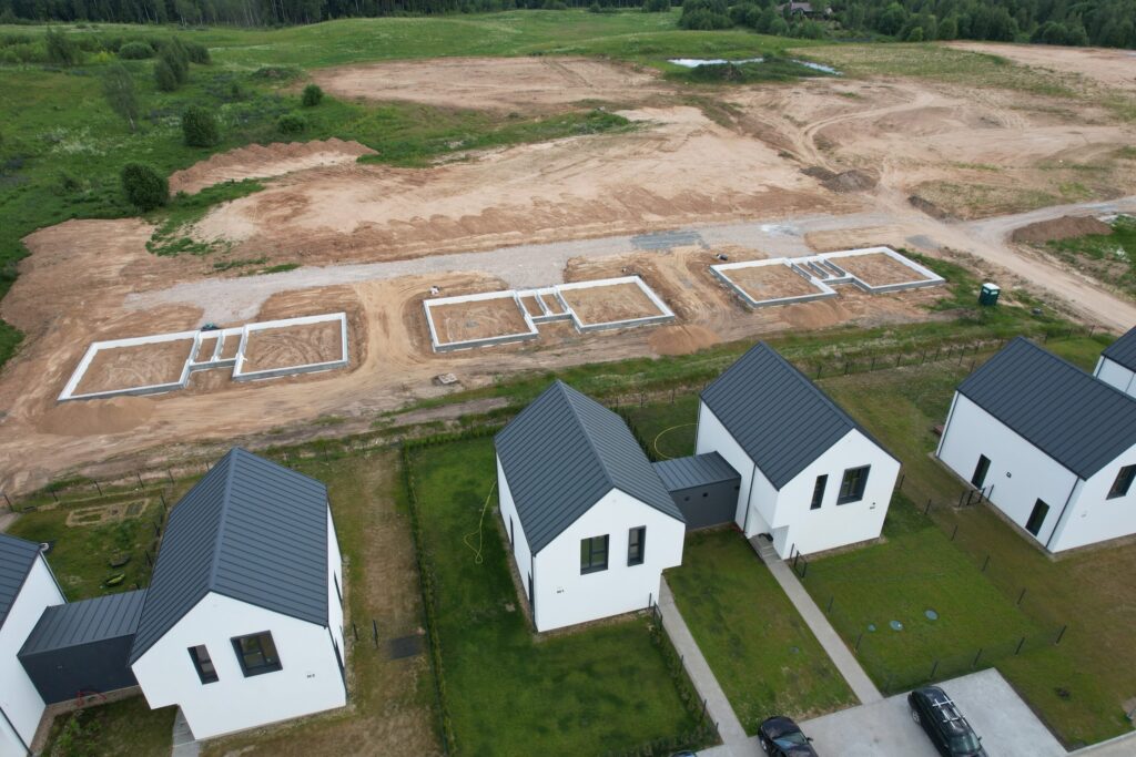 Švedų pievos (Pikutiškių g. 29F, 29G, 29H, 29K, 29J, 29I, 29L, 29M, 29N, 29L, 29R, 29P, 29O) - Private house community - construction photos