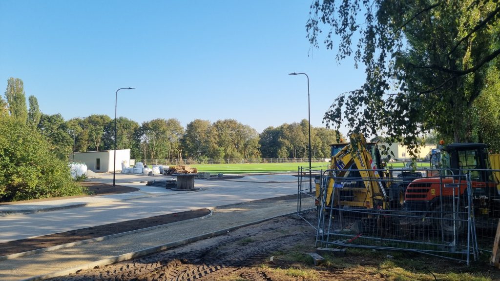 Žirmūnų gimnazijos sporto aikštynas (Žirmūnų g. 37) - Sporto aikštynas ar kortai - statybų nuotraukos