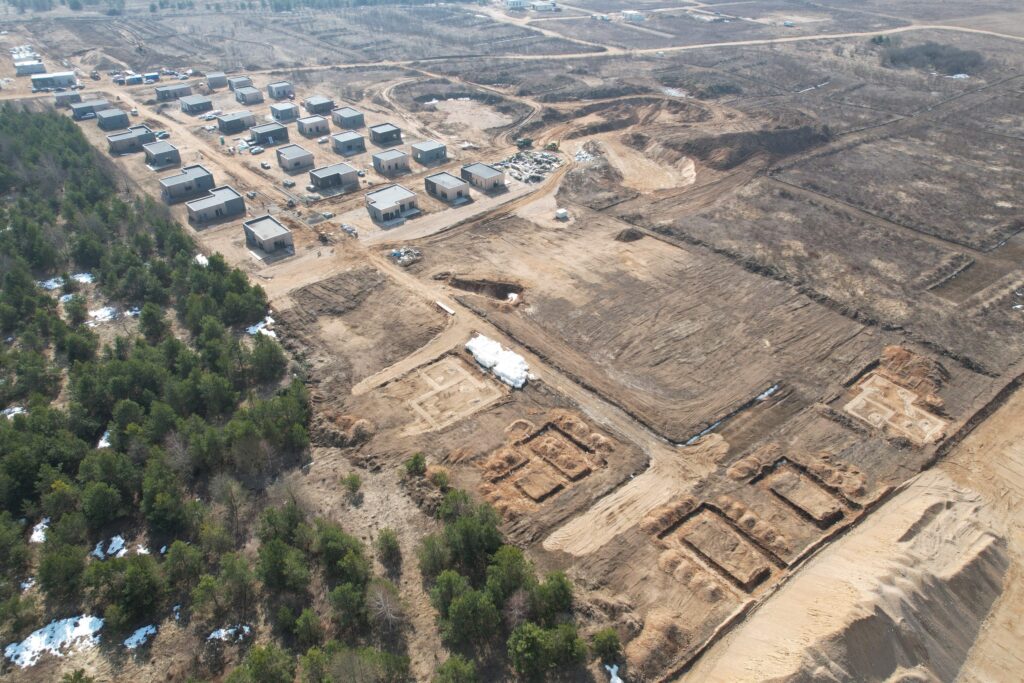 Baltai (Zubiškių g. 77, 79, 81, 83, 85, 87, 89, 91, 93, 95, 97, 99, 101, 103, 111, 113, 119, 121, 127, 129, 135, 163, 165, 167, 169) - Row housing - construction photos