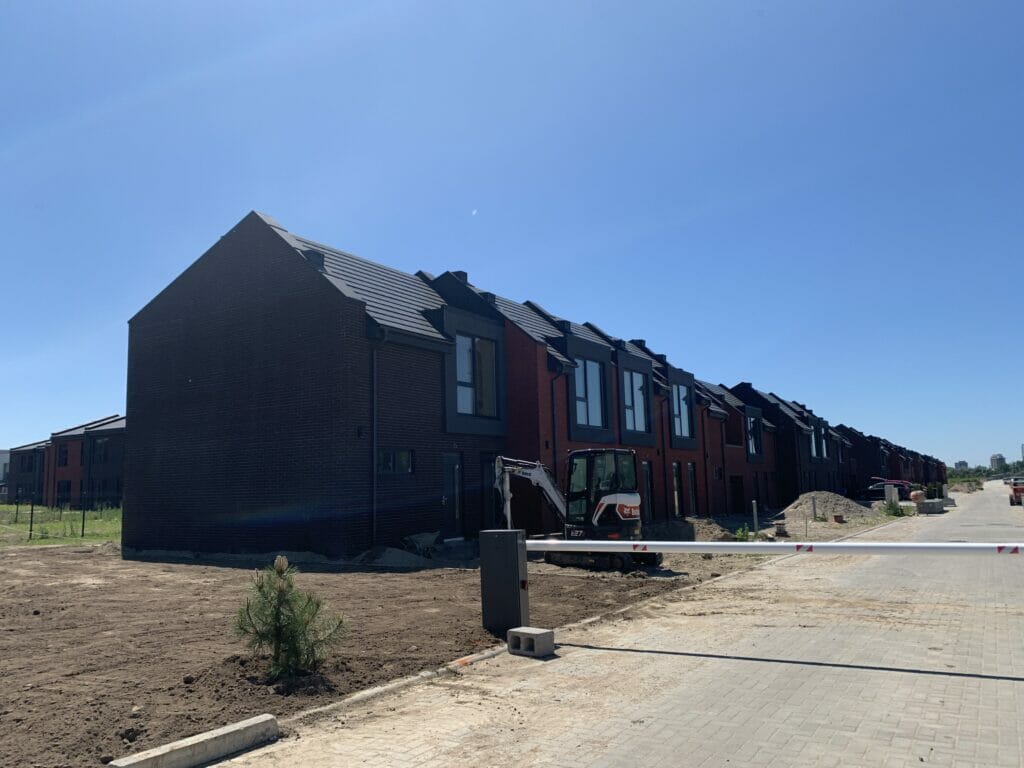 Bachmano Žemė (Vėluvos g. 1, 2, 3, 4 - 47, Eitkūnų g. 6, 6A, 8, 8A - 30, 30A, Tolminkiemio g. 1, 2, 3, 4 - 69) - Privātmāju kopienas, Rindu mājas - būvdarbu attēli