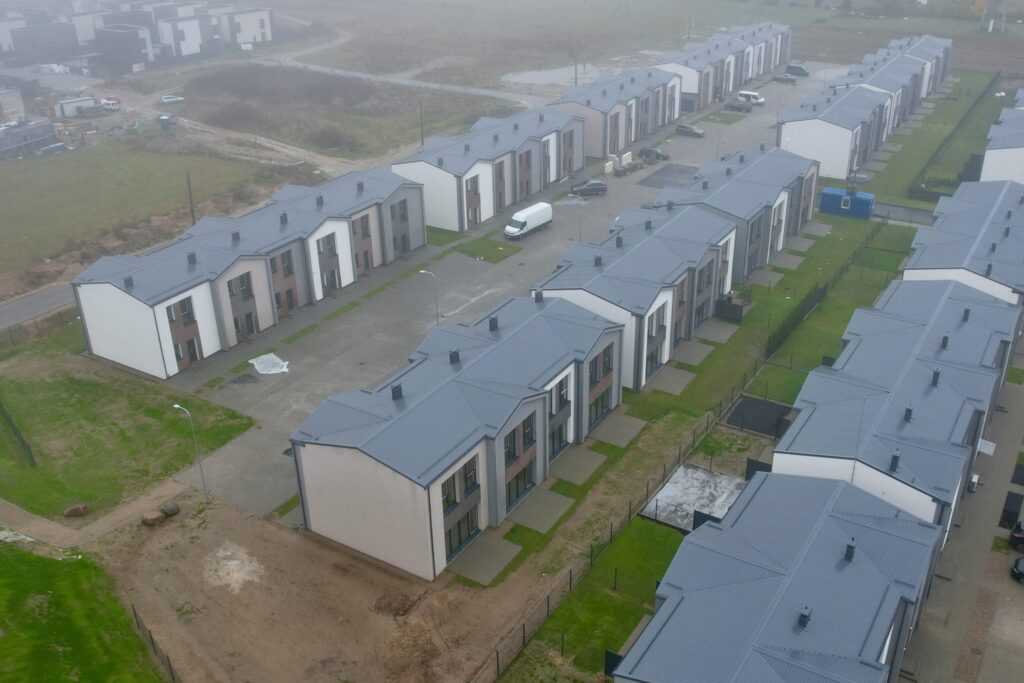 Kotedžai Kalnėnuose (Savičiūnų g.) 4 etapas (Savičiūnų g. 35C, 35D, 37A) - Row housing - construction photos