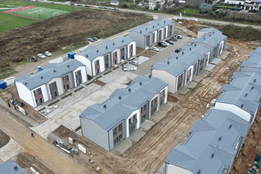 Kotedžai Kalnėnuose (Savičiūnų g.) 2 etapas (Savičiūnų g. 35A, 35B) - Row housing - construction photos