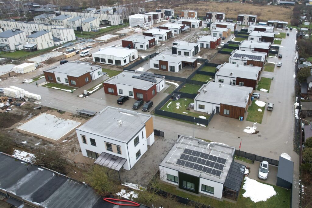 Vynuogyno namai (Varžupio g. 33A, 33B) - Row housing - construction photos