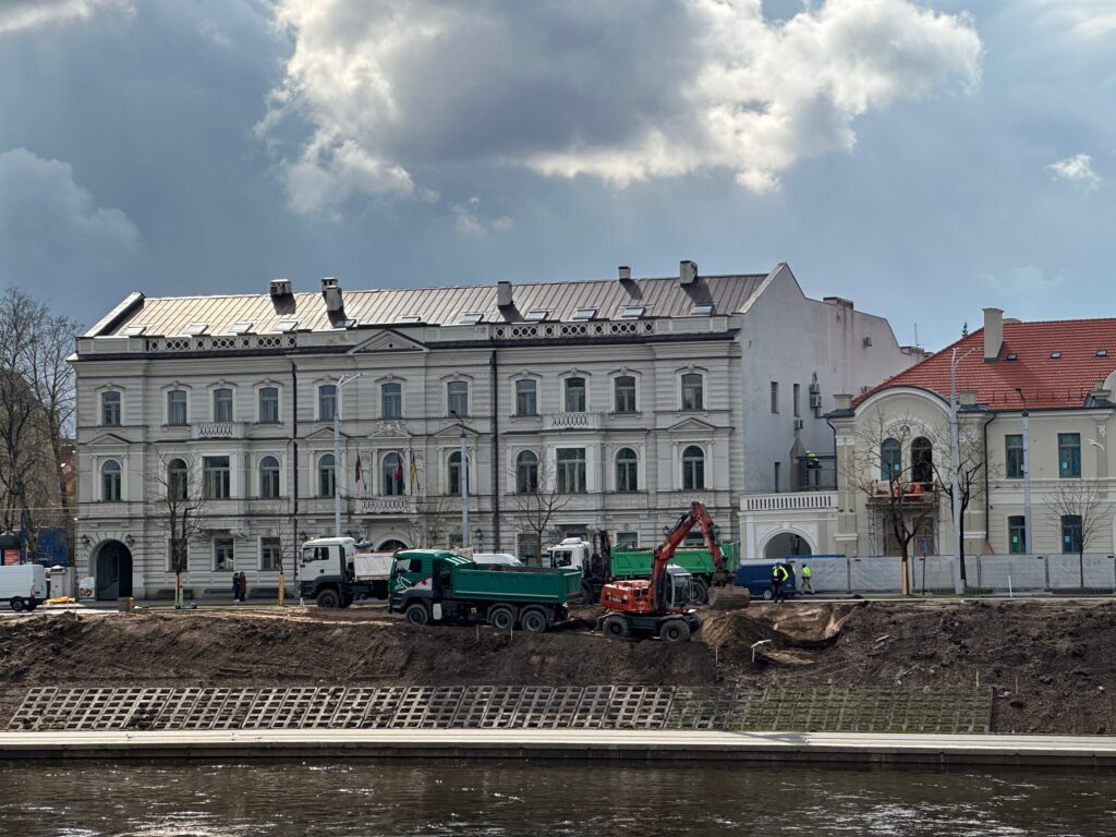 Neries kairiosios krantinės 2 etapas (Žygimantų g., Arsenalo g.) - Dviračių takas, Pakrantė - statybų nuotraukos