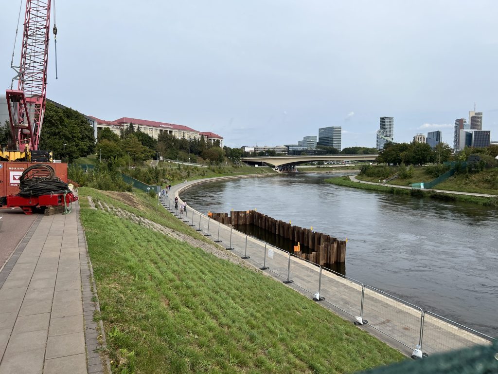Pėsčiųjų tiltas per Nerį (Alberto tiltas) (Upės g.) - Dviračių takas, Tiltas - statybų nuotraukos